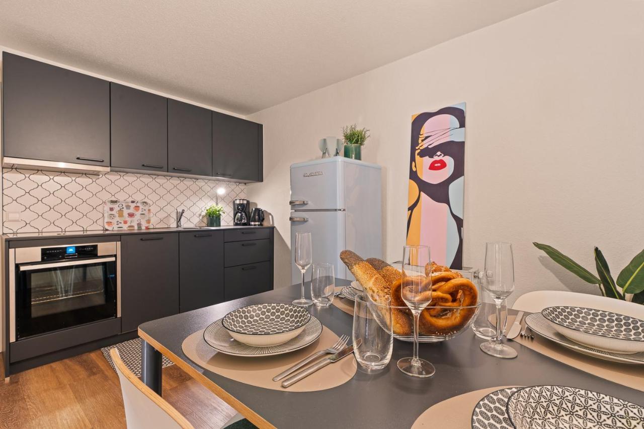 Farbenfrohe Altbauwohnung, Ausstattung *